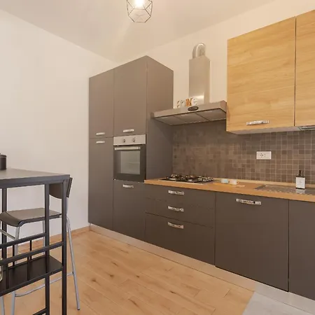 Appartement Moderno E Comodo A 2 Min Dalla Metro Lucio Sestio